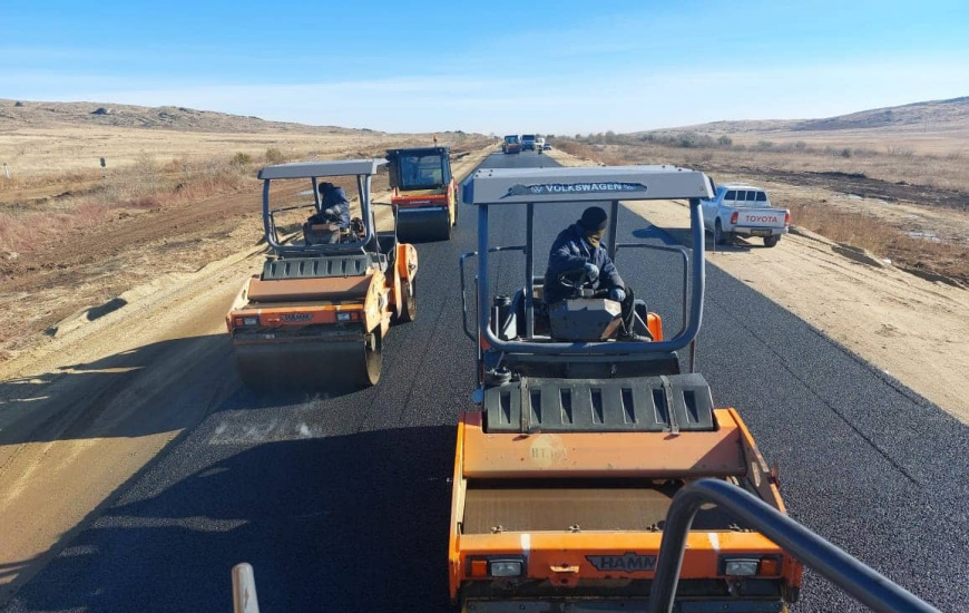 Асфальтобетон жабынының соңғы қабатын төсеу бойынша жұмыстар жүргізілуде